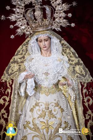Cofradía Borriquilla Granada: VESTIMENTA DE NTRA. SRA. DE LA PAZ PARA LA EXALTACIÓN DEL 22 DE SEPTIEMBRE