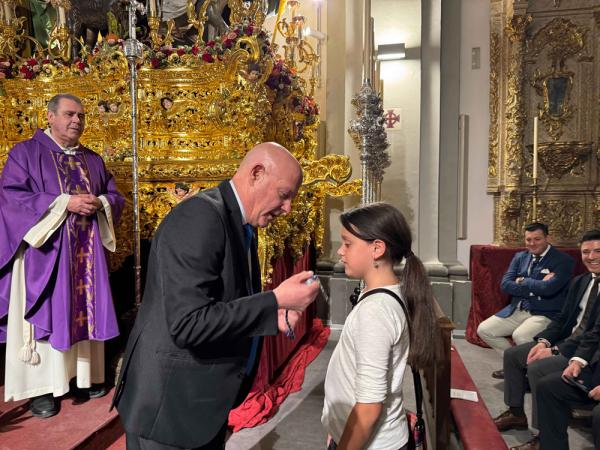 Cofradía Borriquilla Granada: IMPOSICIÓN DE MEDALLAS NUEVOS HERMAN@S 2024