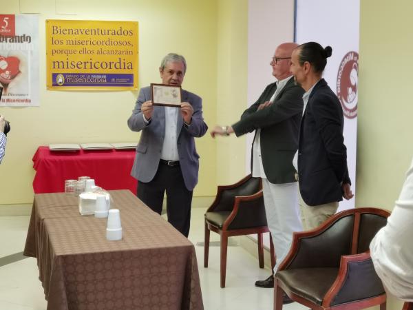 Cofradía Borriquilla Granada: EL ECONOMATO DIOCESANO RECONOCE LA APORTACIÓN REALIZADA POR LA TARJETA SOLIDARIA DEL 2020