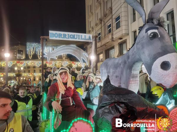 Cofradía Borriquilla Granada: SONRISAS, ILUSIÓN, ESPERANZA Y MUCHA ALEGRIA REPARTIMOS EN LA CARROZA DE LA BORRIQUILLA