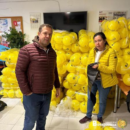 Cofradía Borriquilla Granada: SONRISAS, ILUSIÓN, ESPERANZA Y MUCHA ALEGRIA REPARTIMOS EN LA CARROZA DE LA BORRIQUILLA