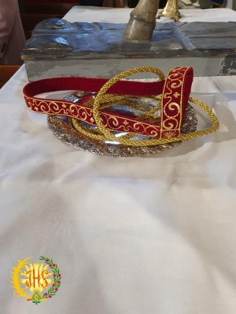 Cofradía Borriquilla Granada: PRESENTACIÓN Y BENDICIÓN DE LAS RIENDAS BORDADAS DONADAS POR UN GRUPO DE HERMANOS