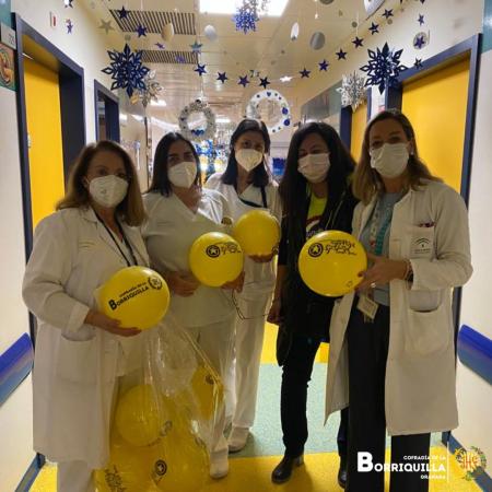 Cofradía Borriquilla Granada: UN POQUITO DE ILUSIÓN LLEGA AL MATERNO INFANTIL