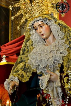 Cofradía Borriquilla Granada: REINA DE LA PAZ EN BESAMANOS. AÑO 2015