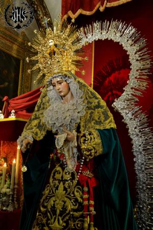Cofradía Borriquilla Granada: REINA DE LA PAZ EN BESAMANOS. AÑO 2015