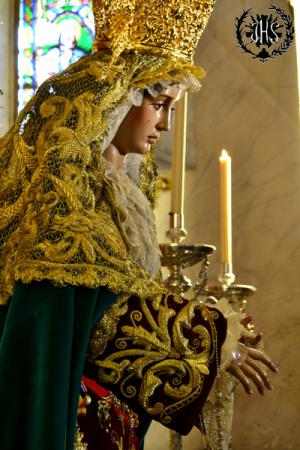 Cofradía Borriquilla Granada: REINA DE LA PAZ EN BESAMANOS. AÑO 2015