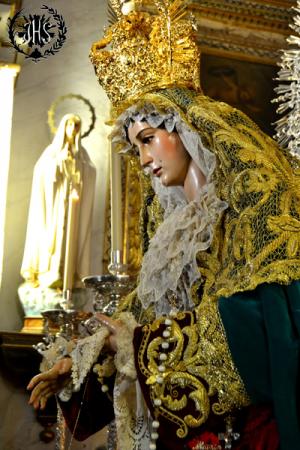Cofradía Borriquilla Granada: REINA DE LA PAZ EN BESAMANOS. AÑO 2015
