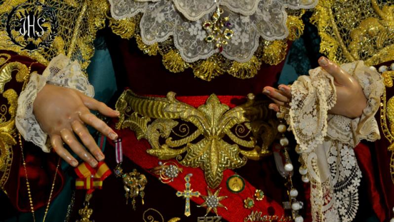 Cofradía Borriquilla Granada: REINA DE LA PAZ EN BESAMANOS. AÑO 2015