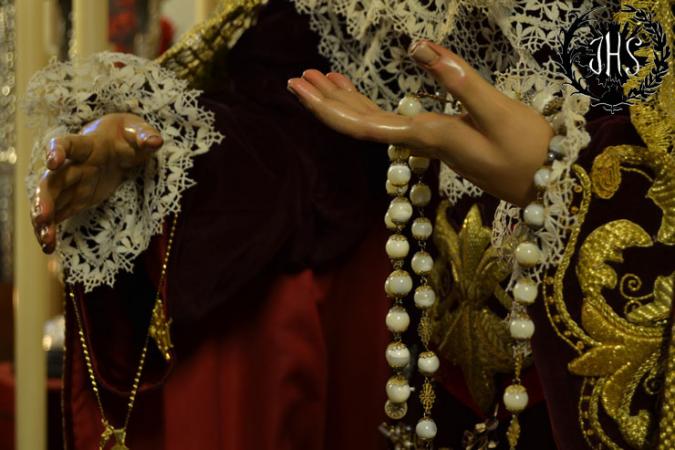 Cofradía Borriquilla Granada: DEVOTO BESAMANOS EN HONOR A NUESTRA SEÑORA DE LA PAZ EN SU FESTIVIDAD 2014