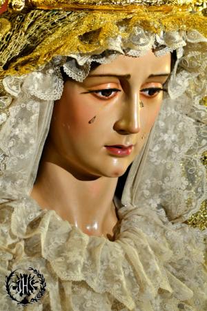 Cofradía Borriquilla Granada: REINA DE LA PAZ EN BESAMANOS. AÑO 2015