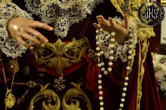 Cofradía Borriquilla Granada: DEVOTO BESAMANOS EN HONOR A NUESTRA SEÑORA DE LA PAZ EN SU FESTIVIDAD 2014