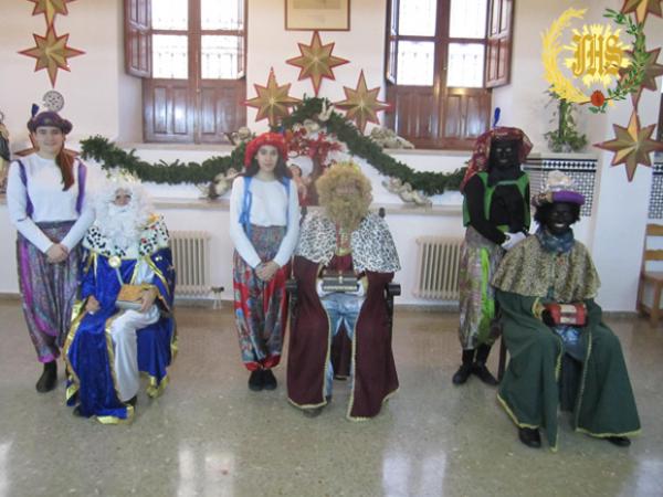 Cofradía Borriquilla Granada: LOS REYES MAGOS REPARTIERON ILUSIÓN. AÑO 2016