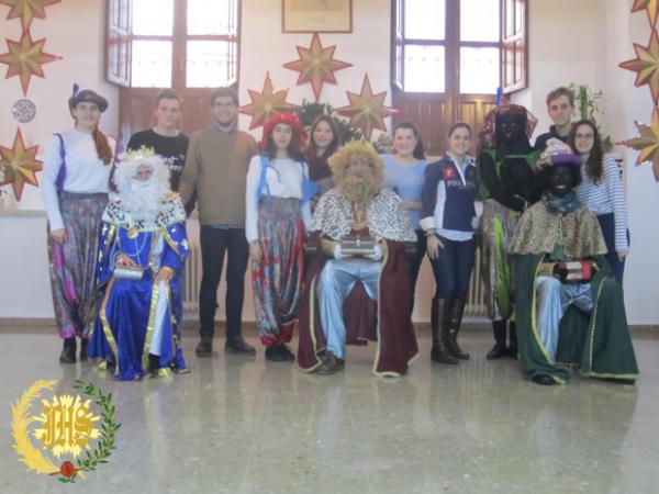 Cofradía Borriquilla Granada: LOS REYES MAGOS REPARTIERON ILUSIÓN. AÑO 2016