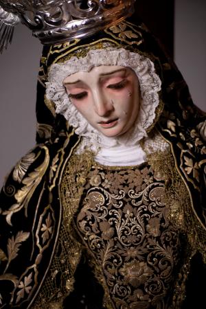Cofradía Borriquilla Granada: VESTIMENTA DE NUESTRA SEÑORA DE LAS ANGUSTIAS DE SAN ANDRÉS PARA EL TRASLADO A LA SAI CATEDRAL DE GRANADA