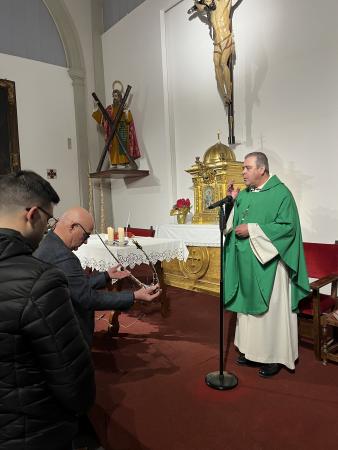 Cofradía Borriquilla Granada: PRESENTACIÓN Y BENDICIÓN DE PEANA, MEDIA LUNA Y ROPAJES PARA LA NIÑA HEBREA