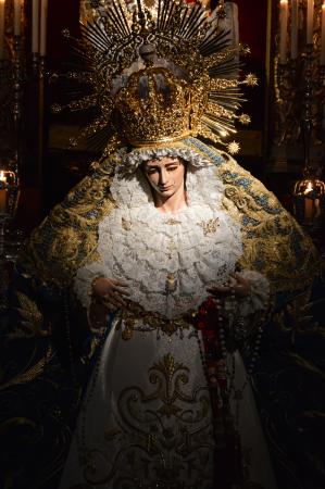 Cofradía Borriquilla Granada: Festividad de Nuestra Señora de la Paz: Un altar efímero lleno de historia y devoción. 2025