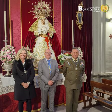 Cofradía Borriquilla Granada: EL TENIENTE GENERAL DEL MADOC D. JOSÉ MANUEL DE LA ESPERANZA MARTÍN-PINILLOS HA RECIBIDO LA MEDALLA DE LA COFRADÍA