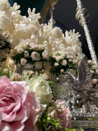 Cofradía Borriquilla Granada: EXORNO FLORAL PARA NUESTRA SEÑORA DE LA PAZ