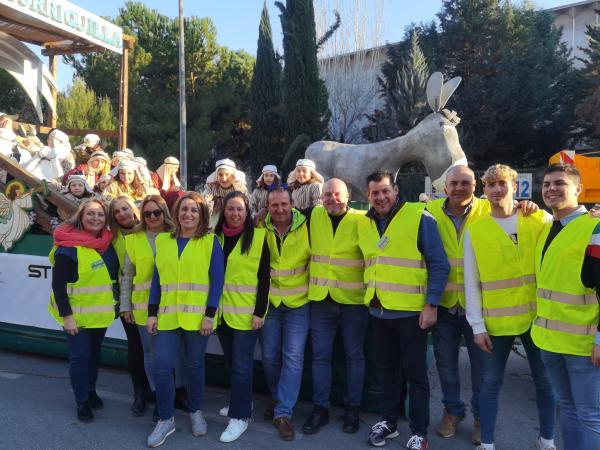 Cofradía Borriquilla Granada: “MUCHO MÁS QUE UNA CARROZA”. LA CARROZA DE LA BORRIQUILLA DESPRENDÍA ALEGRÍA, ILUSIÓN Y MUCHA ESPERANZA. 
