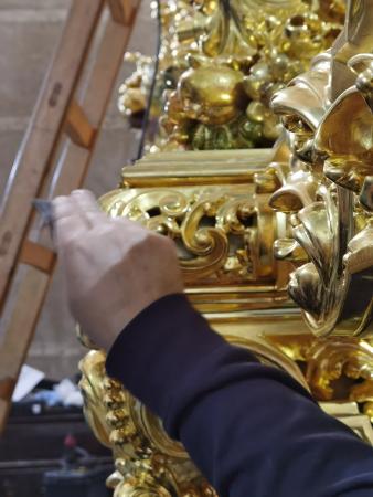 Cofradía Borriquilla Granada: NUEVOS TRABAJOS DE MANTENIMIENTO DEL DORADO DEL PASO DE MISTERIO
