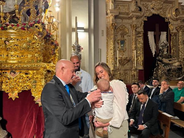 Cofradía Borriquilla Granada: 60 NUEVOS HERMANOS SE IMPUSIERON LA MEDA - 2024-