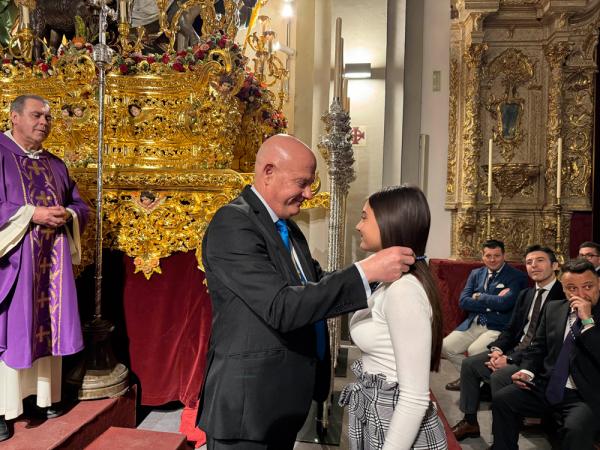 Cofradía Borriquilla Granada: 60 NUEVOS HERMANOS SE IMPUSIERON LA MEDA - 2024-