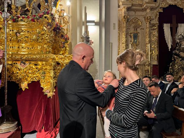 Cofradía Borriquilla Granada: 60 NUEVOS HERMANOS SE IMPUSIERON LA MEDA - 2024-