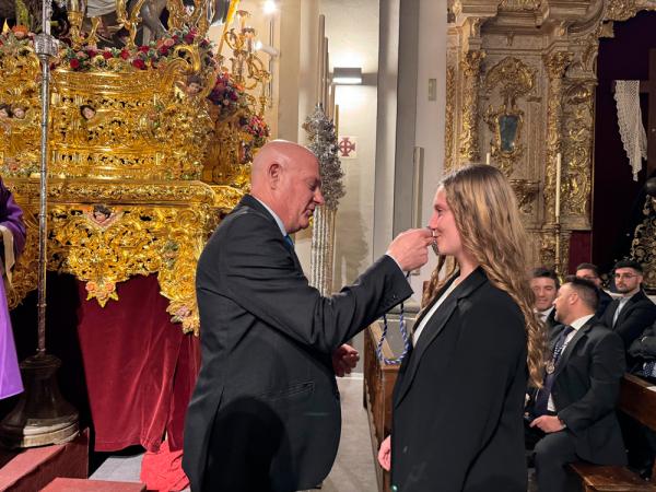 Cofradía Borriquilla Granada: 60 NUEVOS HERMANOS SE IMPUSIERON LA MEDA - 2024-