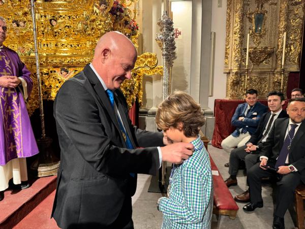 Cofradía Borriquilla Granada: 60 NUEVOS HERMANOS SE IMPUSIERON LA MEDA - 2024-