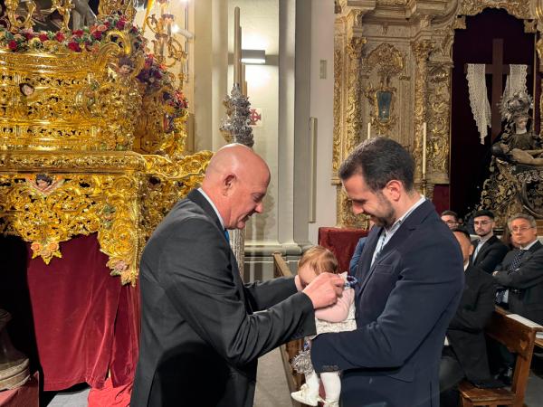 Cofradía Borriquilla Granada: 60 NUEVOS HERMANOS SE IMPUSIERON LA MEDA - 2024-