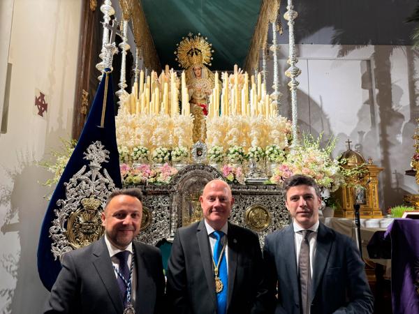 Cofradía Borriquilla Granada: 60 NUEVOS HERMANOS SE IMPUSIERON LA MEDA - 2024-