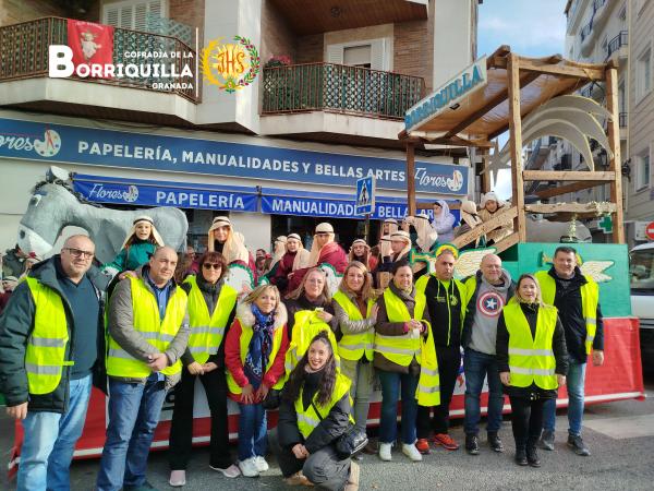 Cofradía Borriquilla Granada: LA CARROZA DE LA ILUSIÓN: UN 5 DE ENERO LLENO DE ALEGRÍA Y SOLIDARIDAD EN EL 2025
