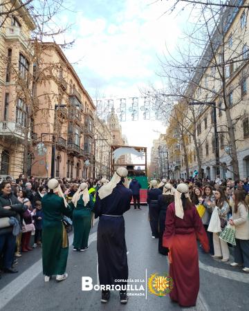 Cofradía Borriquilla Granada: LA CARROZA DE LA ILUSIÓN: UN 5 DE ENERO LLENO DE ALEGRÍA Y SOLIDARIDAD EN EL 2025