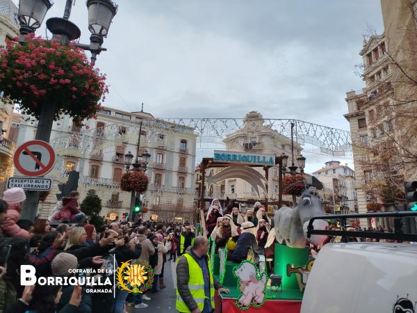 Cofradía Borriquilla Granada: LA CARROZA DE LA ILUSIÓN: UN 5 DE ENERO LLENO DE ALEGRÍA Y SOLIDARIDAD EN EL 2025