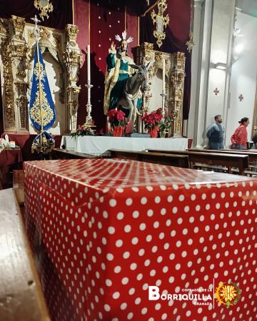 Cofradía Borriquilla Granada: LOS REYES MAGOS LLENAN DE ILUSIÓN LA CALLE ELVIRA