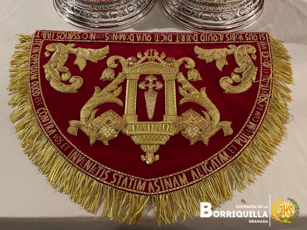 Cofradía Borriquilla Granada: BOCINAS Y PAÑOS