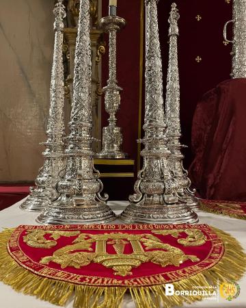 Cofradía Borriquilla Granada: PRESENTADAS Y BENDECIDAS LAS NUEVAS BOCINAS Y PAÑOS