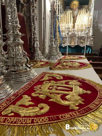 Cofradía Borriquilla Granada: PRESENTADAS Y BENDECIDAS LAS NUEVAS BOCINAS Y PAÑOS