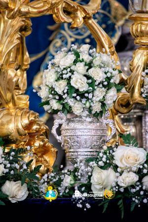 Cofradía Borriquilla Granada: NUESTRA SEÑORA DE LA PAZ EN LAS ANDAS PARA EL VIA LUCIS DE LA JUVENTUD