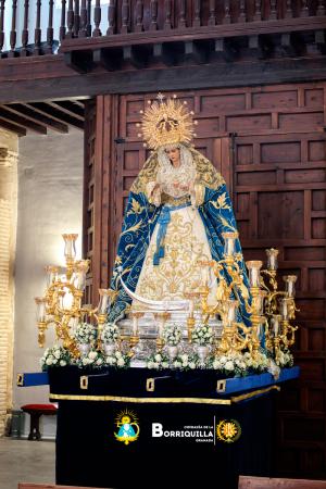 Cofradía Borriquilla Granada: NUESTRA SEÑORA DE LA PAZ EN LAS ANDAS PARA EL VIA LUCIS DE LA JUVENTUD