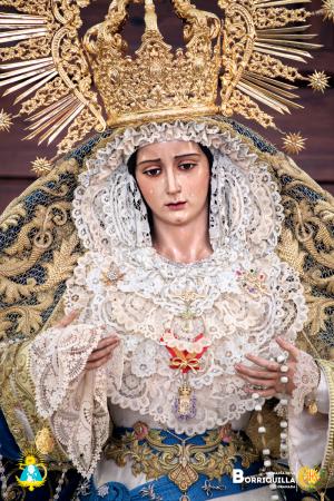Cofradía Borriquilla Granada: VESTIMENTA DE NTRA. SRA. DE LA PAZ PARA EL VIA LUCIS DE LA JUVENTUD