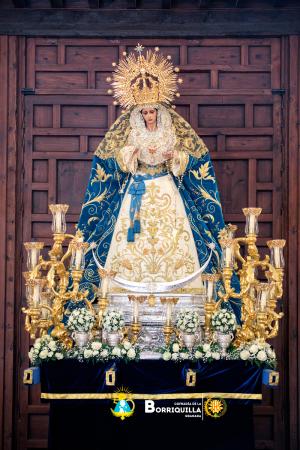 Cofradía Borriquilla Granada: NUESTRA SEÑORA DE LA PAZ EN LAS ANDAS PARA EL VIA LUCIS DE LA JUVENTUD