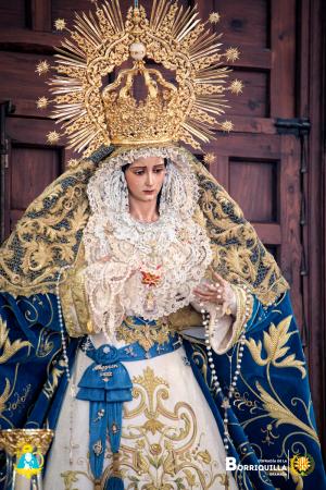 Cofradía Borriquilla Granada: VESTIMENTA DE NTRA. SRA. DE LA PAZ PARA EL VIA LUCIS DE LA JUVENTUD