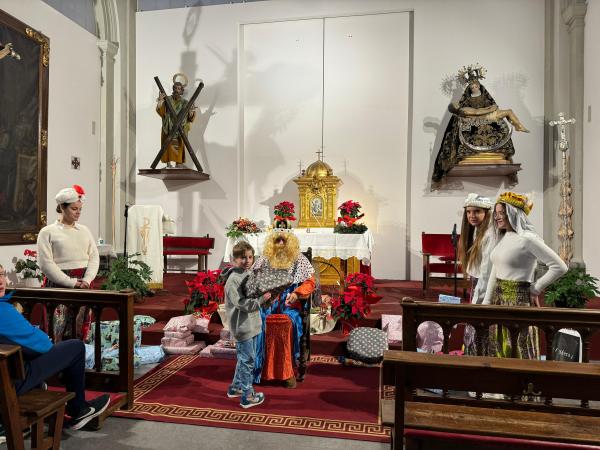 Cofradía Borriquilla Granada: EL REY GASPAR HA VISITADO SAN ANDRÉS