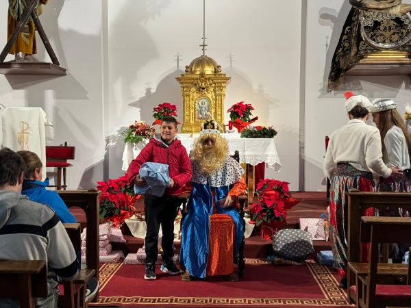 Cofradía Borriquilla Granada: EL REY GASPAR HA VISITADO SAN ANDRÉS