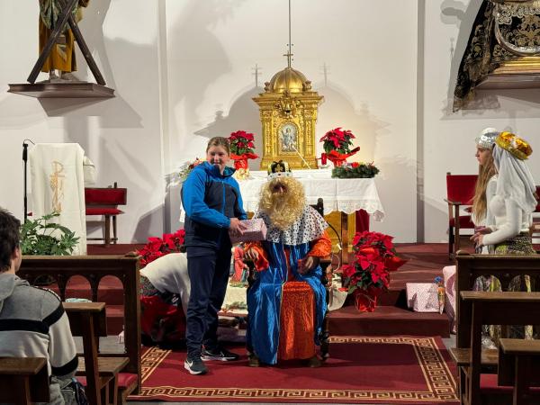 Cofradía Borriquilla Granada: EL REY GASPAR HA VISITADO SAN ANDRÉS